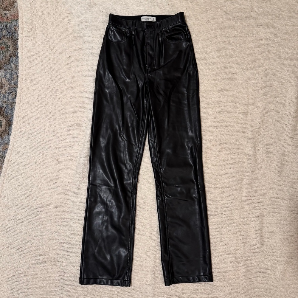 Abercrombie & Fitch The ‘90s Straight Ultra High Rise Faux Leather Pants